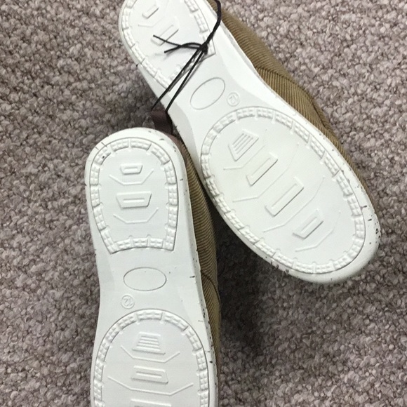 New Shoes - Picture 3 of 8